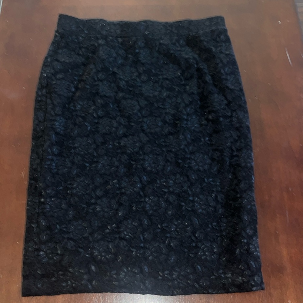 Forever 21 Black lace flower skirt - size M